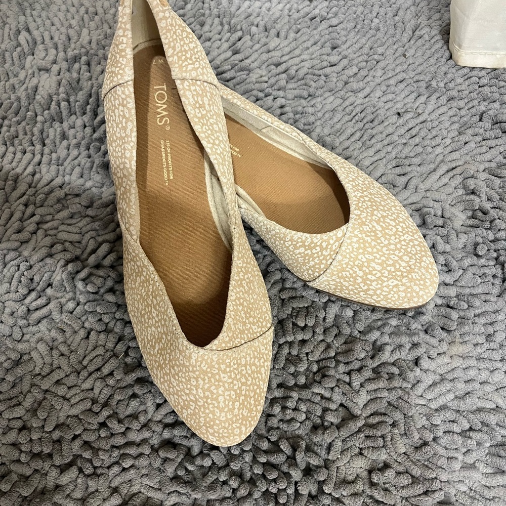 Toms Cream Loafers with Intricate Woven Design